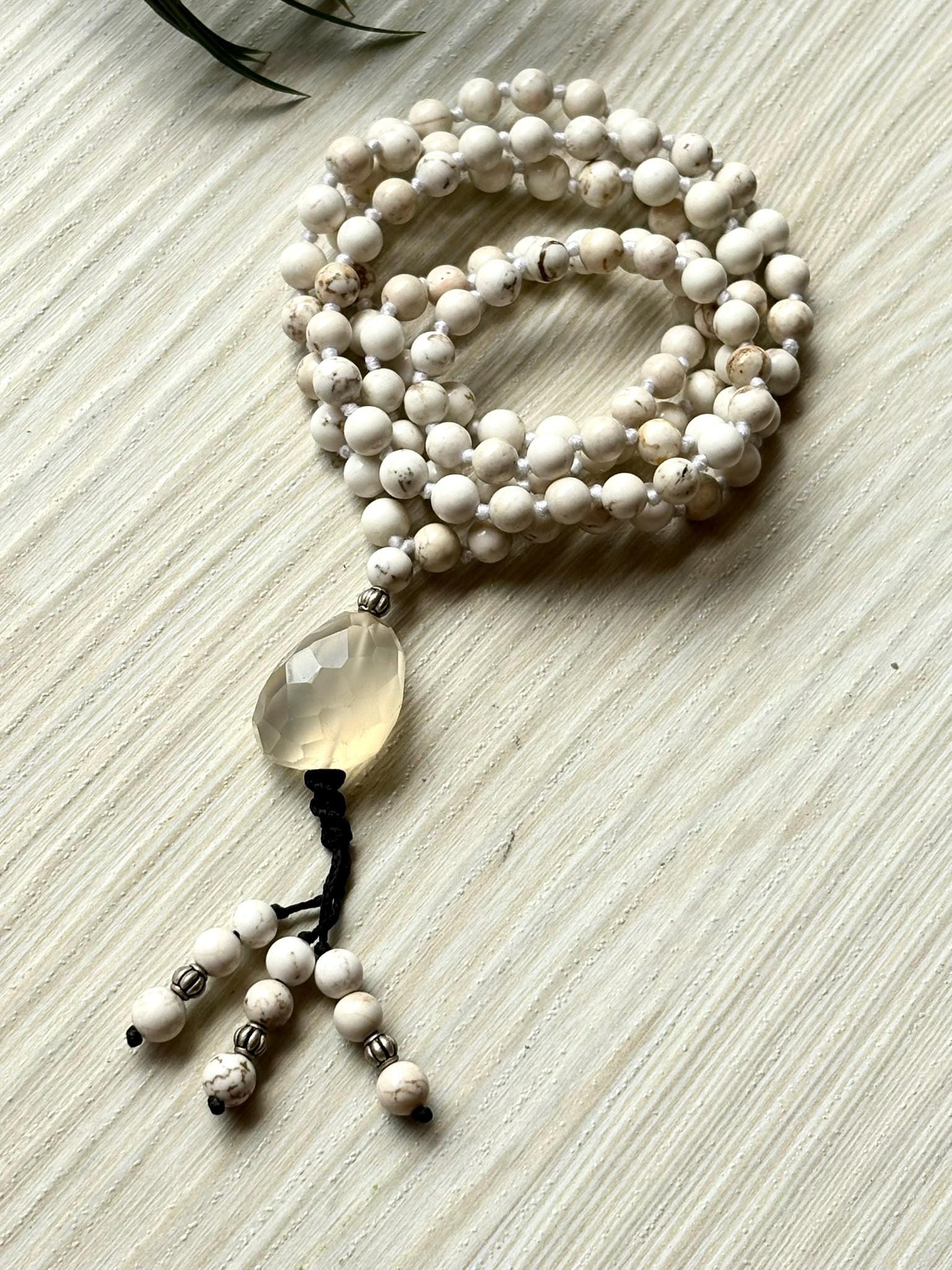 Howlite Mala Necklace with Agate Pendant , 108 beaded japamala, Crystal Beaded Necklace,Yoga Gift